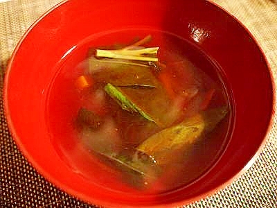 鯵の頭を捨てずに活用♪　式部草と醤油麹のお吸い物