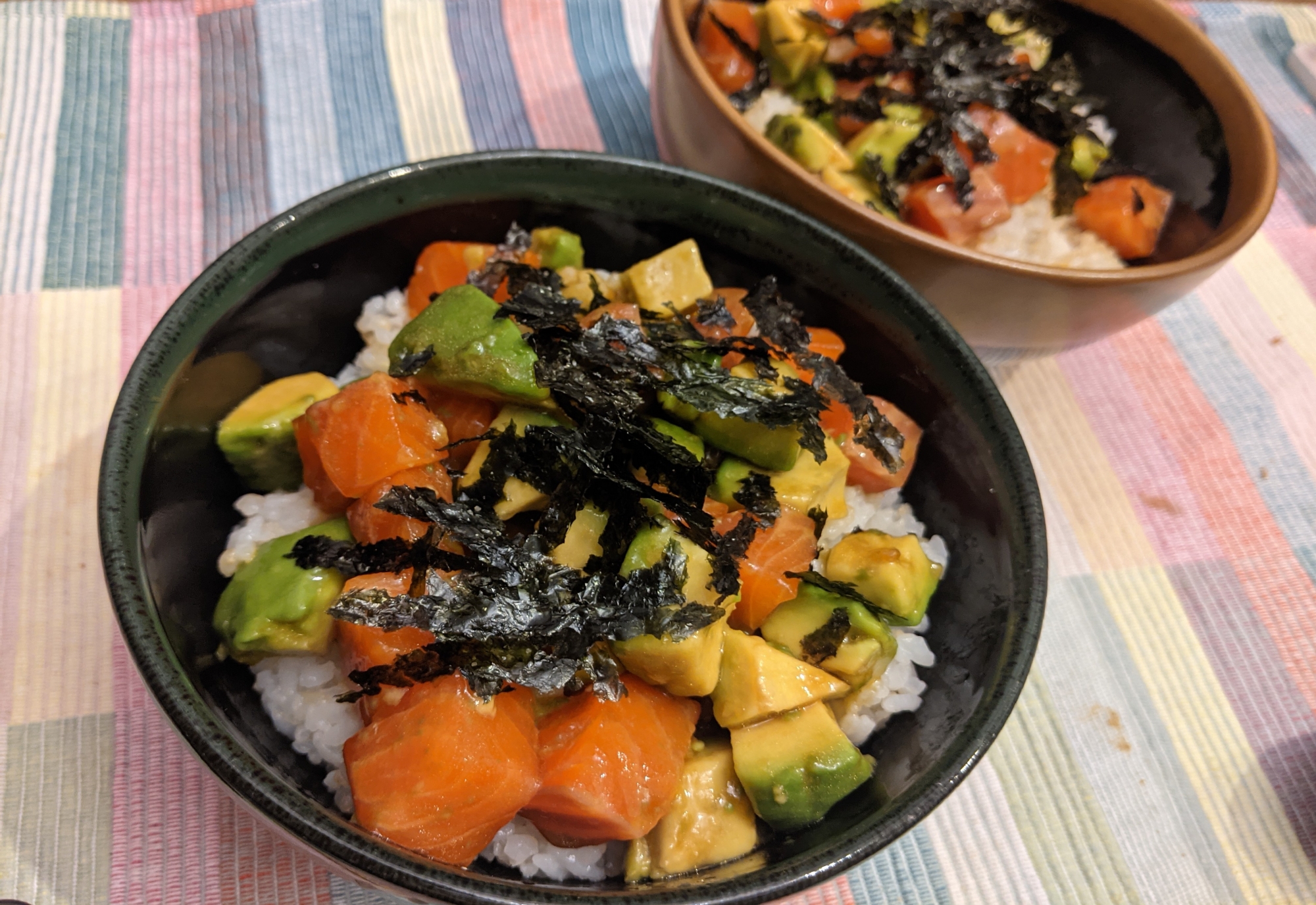 食欲の増す！サーモンアボカド丼