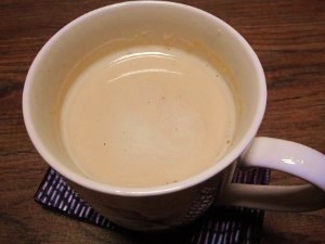 特濃牛乳で香ばしいラテ、一時期ほうじ茶プリン作りにハマった茶葉が残っていたので、たっぷり煮出して頂いてます。ご馳走さまでした♪