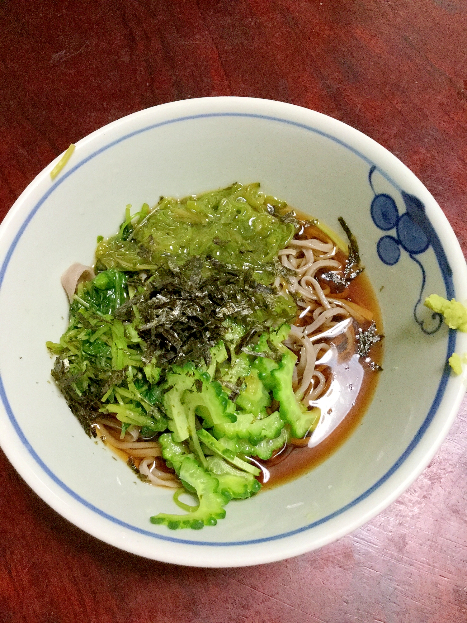 ゴーヤと水菜とめかぶのぶっかけ蕎麦！