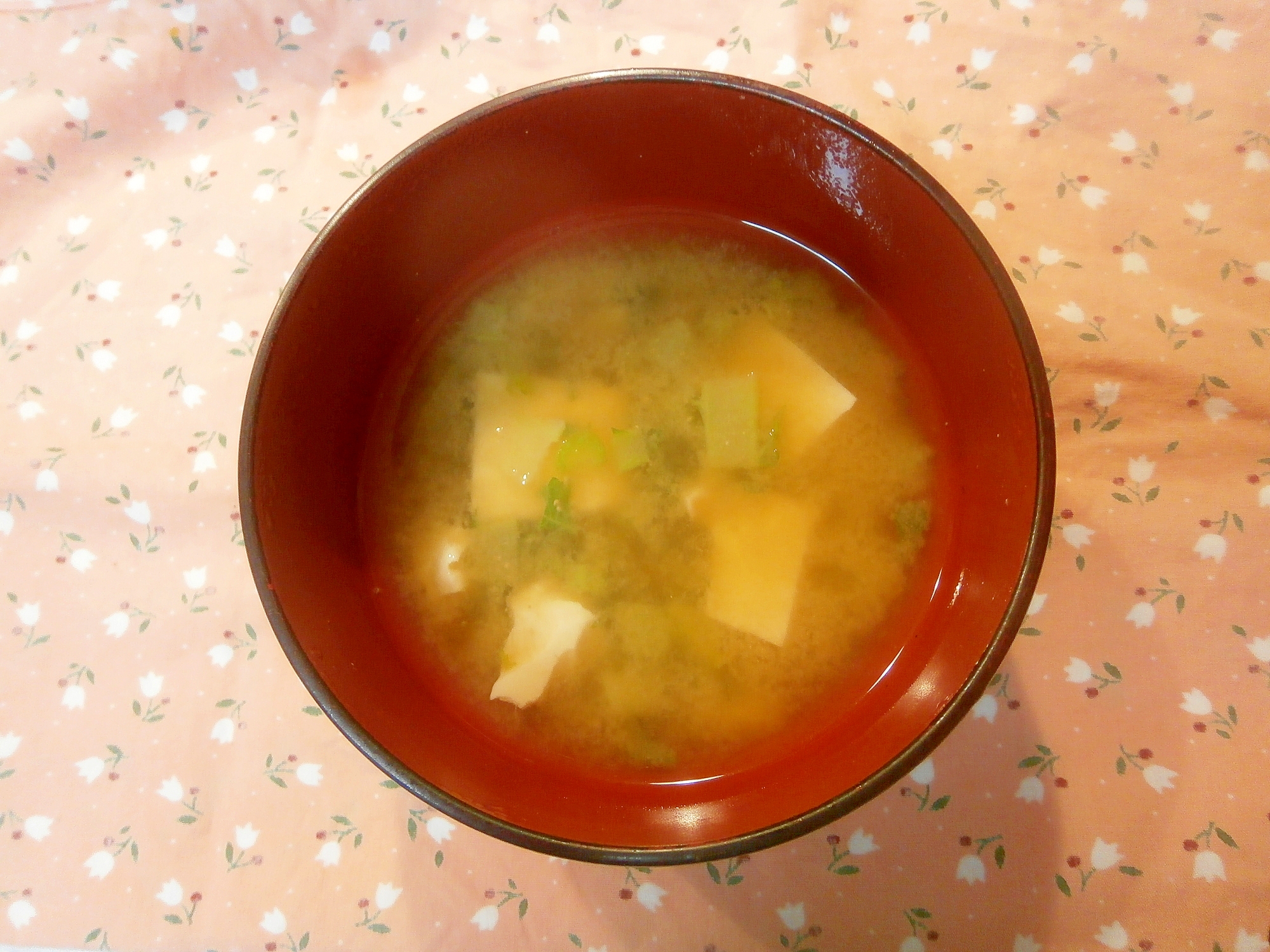豆腐・大根の葉の味噌汁