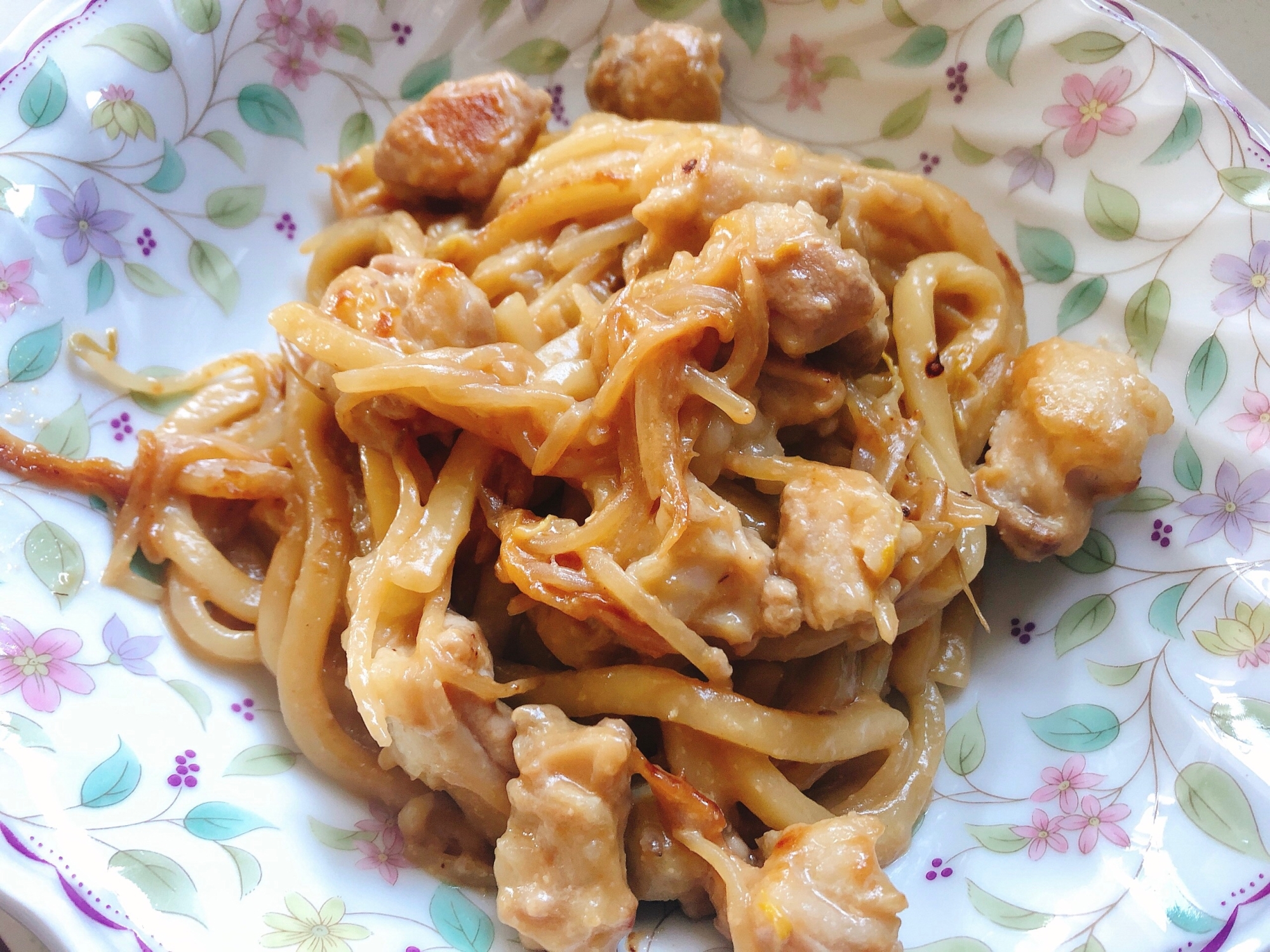 味噌が決めて！もやししゃきしゃきホルモン焼きうどん