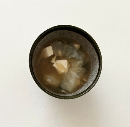 キャベツと油揚げとえのきの味噌汁