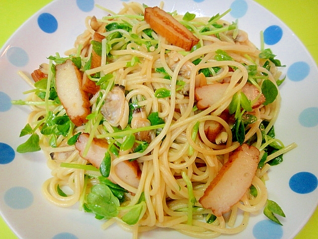 あさりとさつま揚げ豆苗のパスタ