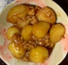 じゃがいもとひき肉の甘辛煮