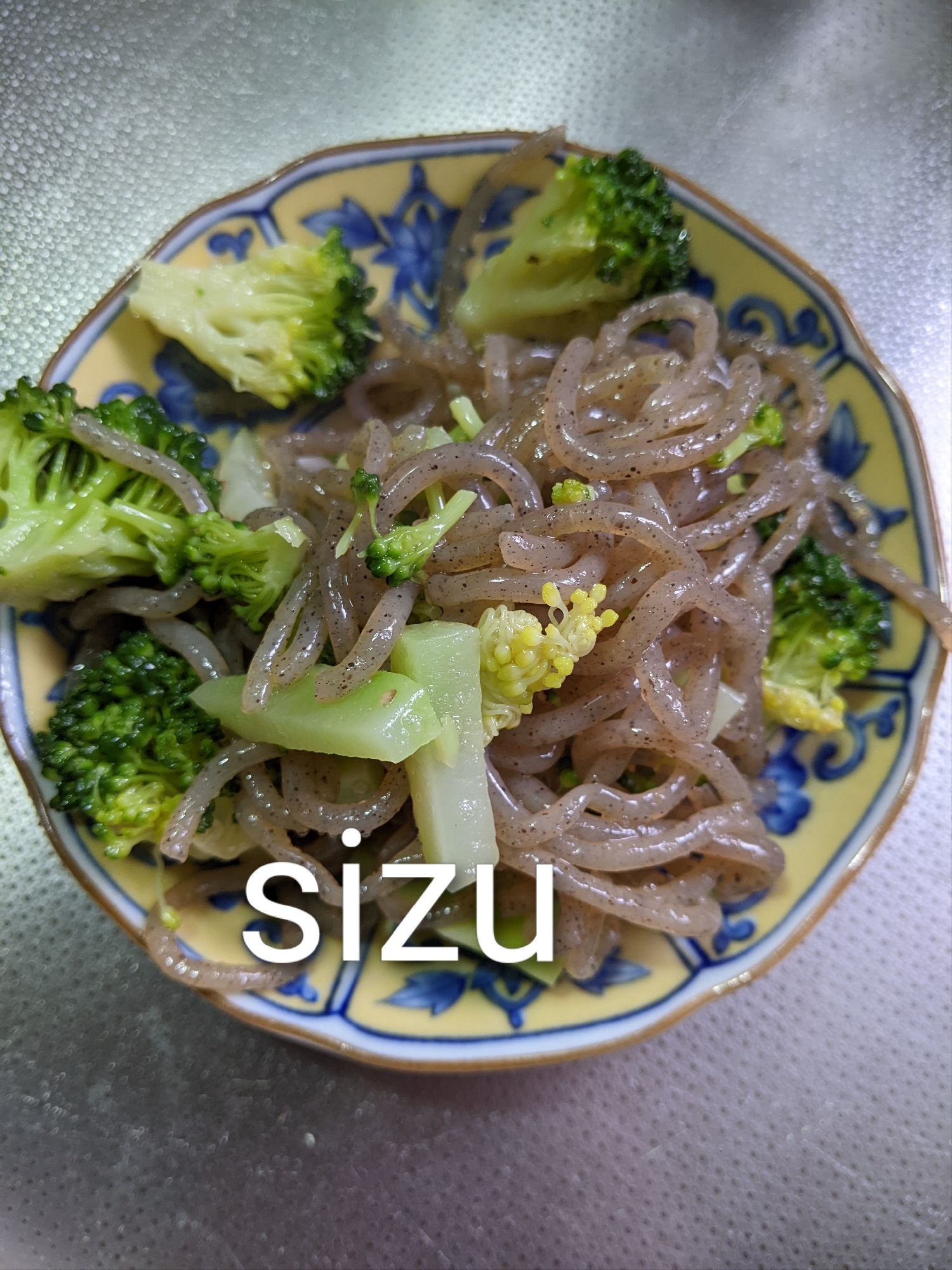 ブロッコリーと糸こんにゃくのごま油炒め