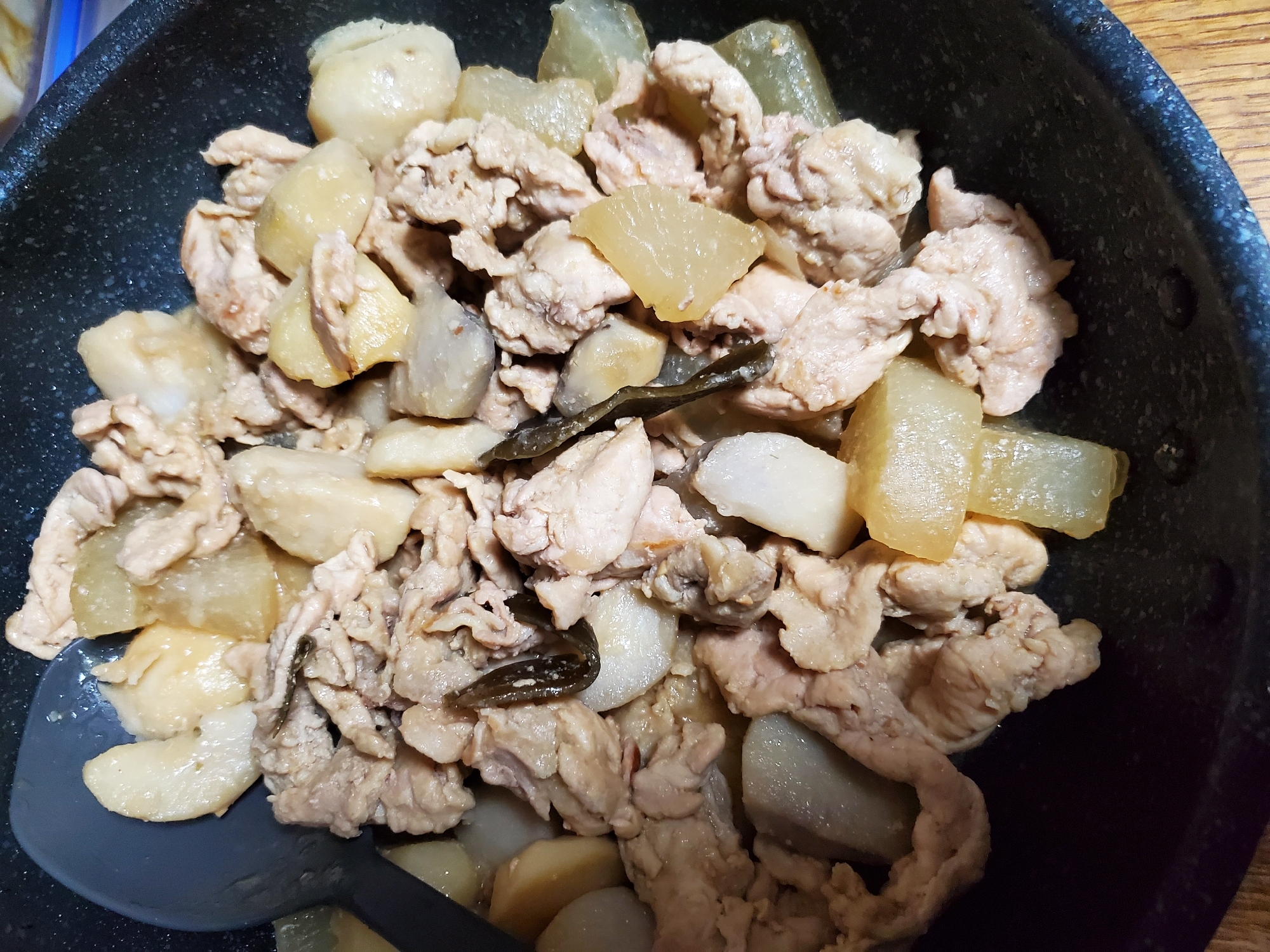 里芋と大根と豚肉の味噌煮