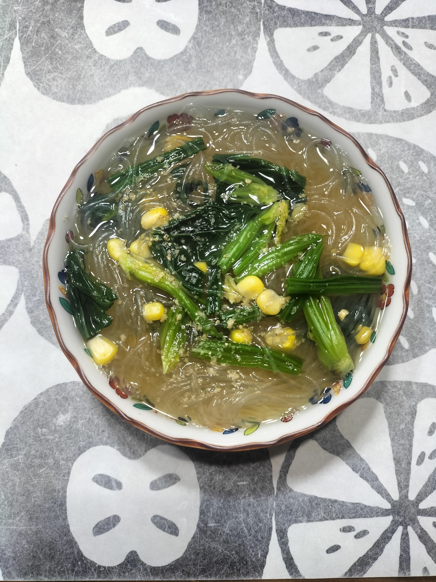 ほうれん草とコーンの春雨スープ