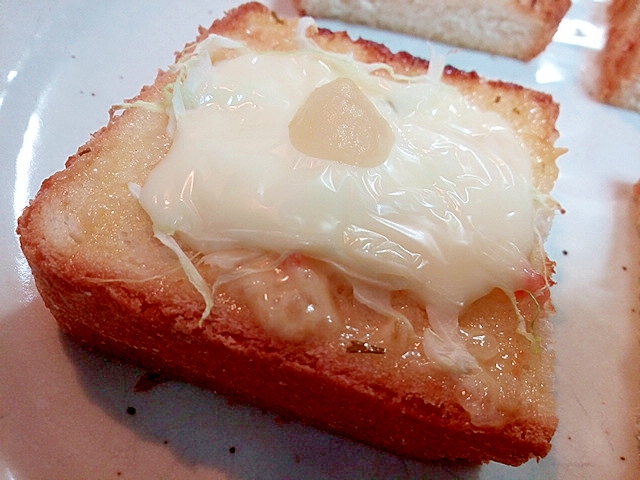 レモン/タルタルで　キャベツとチーズのミニトースト