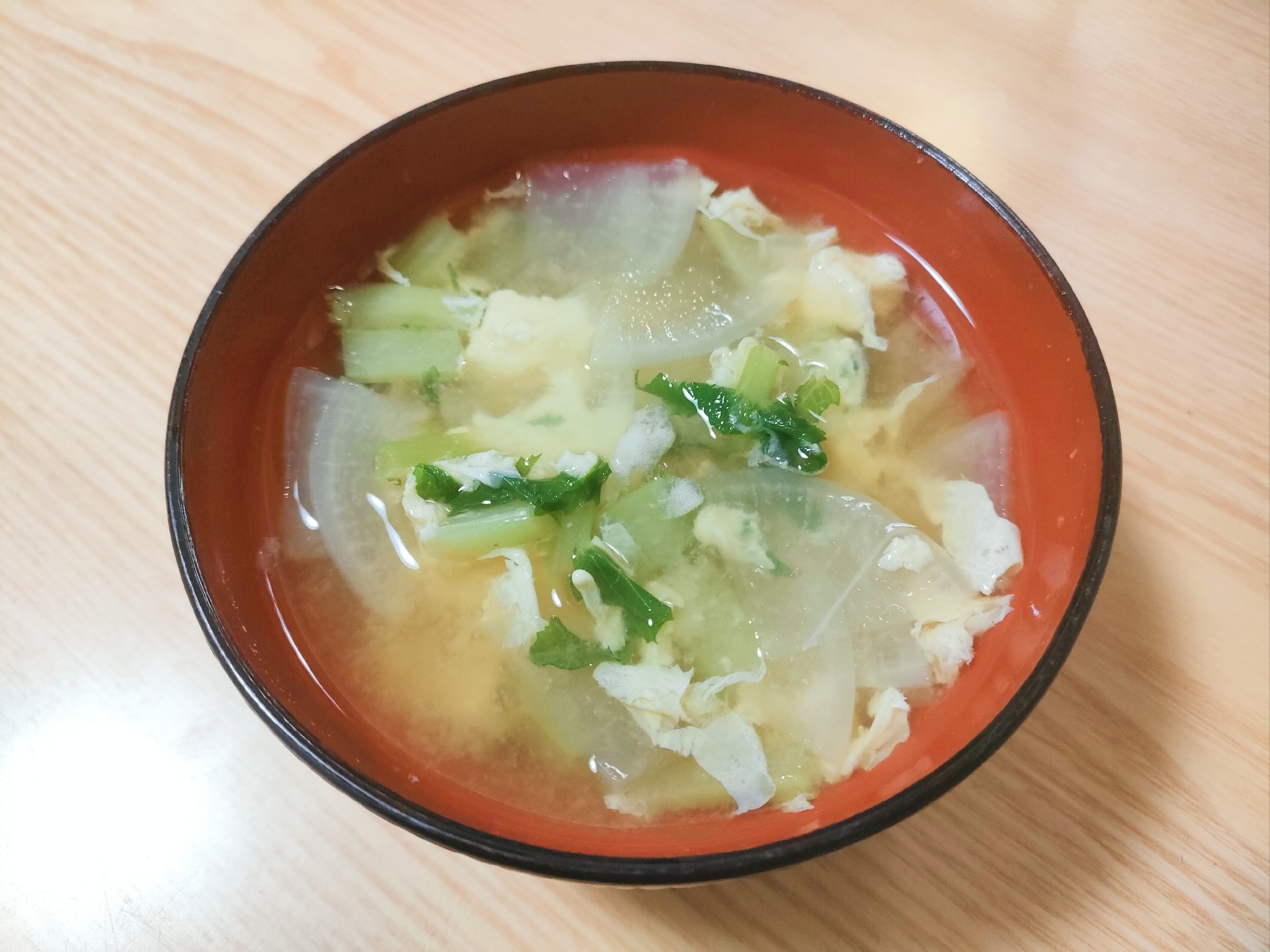 大根と卵と大根葉の味噌汁