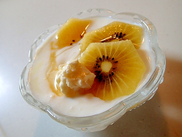 美的　キウイとサワークリームの蜂蜜バニラヨーグルト