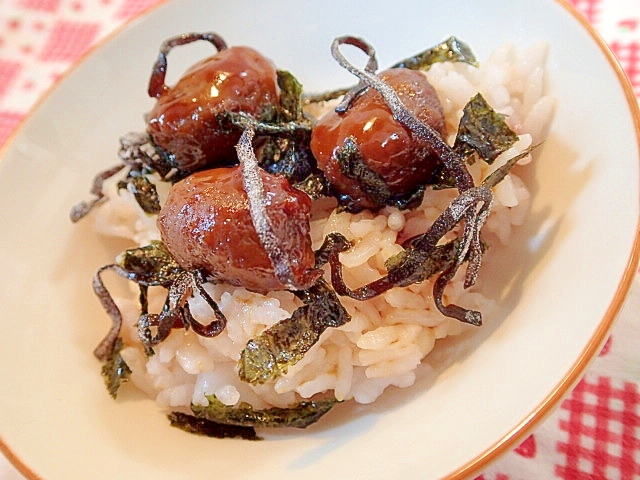 刻み海苔とミートボールと塩昆布の醤油ご飯♬