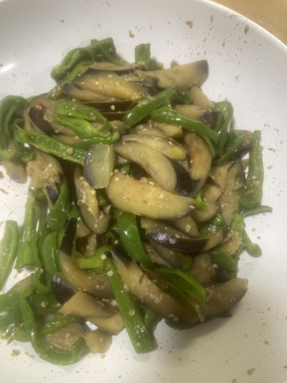 ご飯が進みすぎちゃう♡ピーマンのなすの甘辛味噌炒め