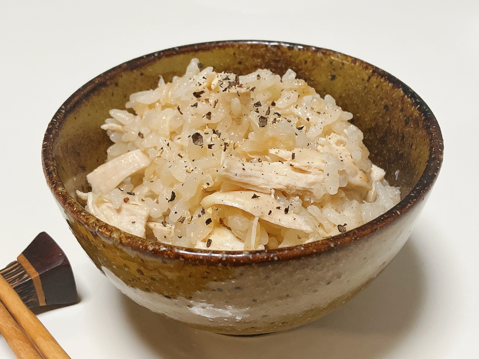 旨味たっぷり!まるごと鶏ムネ肉の炊き込みご飯