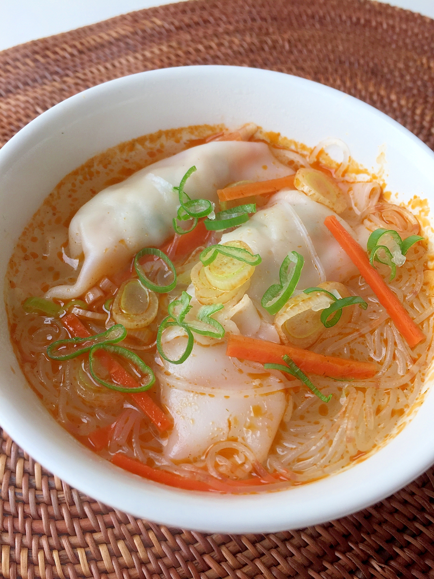 トムヤムクン風♪水餃子スープ