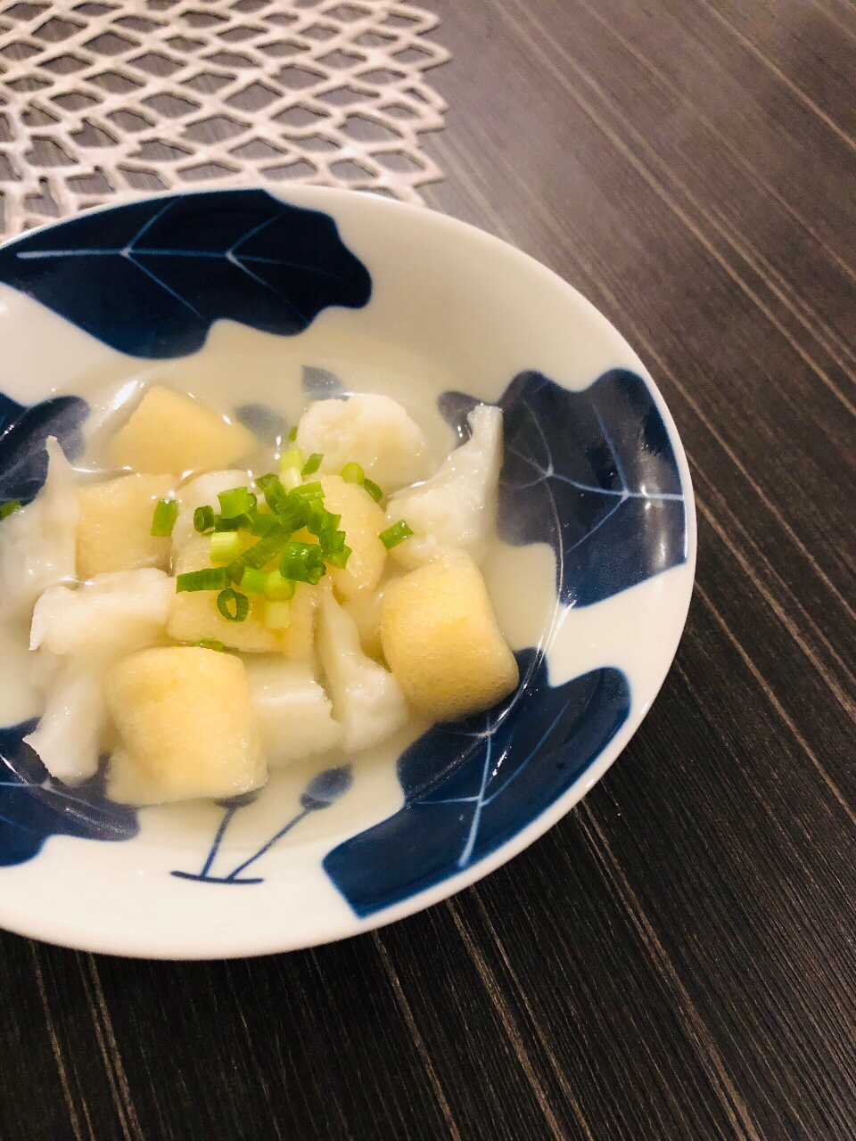 カリフラワーと油揚げの中華風スープ