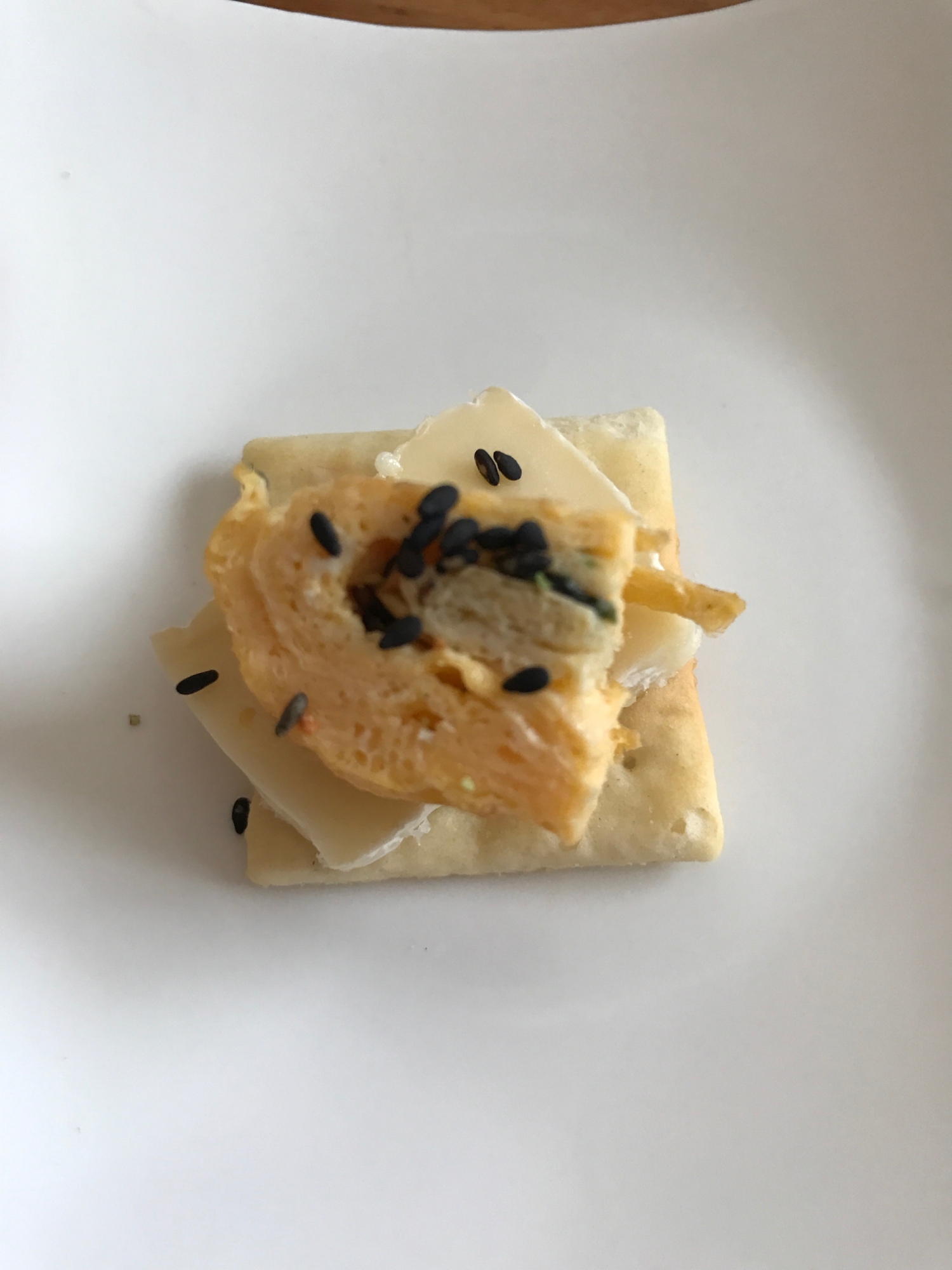 カマンベールチーズと卵焼きのカナッペ
