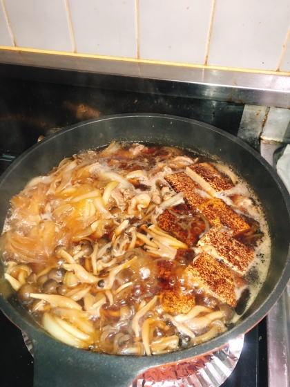 レシピ参考にさせてもらいました。
ガスバーナーで焼き豆腐を作って煮込んでみました‼️
ありがとうございます。