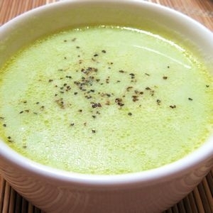 ブロッコリーはスープにしても美味しいですね～♪色も優しいパステルグリーンで、食卓に一足早く春が来たようでした。レトロ（＾＾）さん、可愛いレシピをご馳走様！
