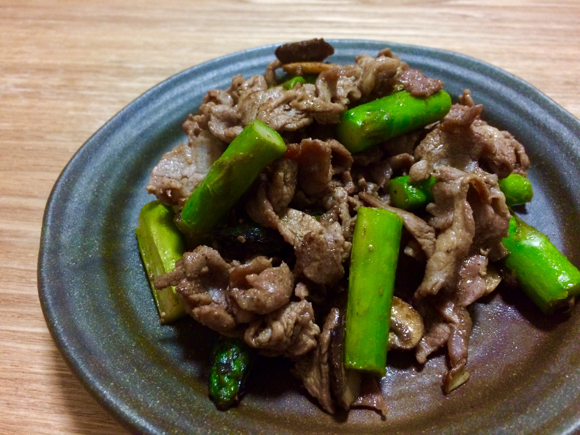 ラム肉とアスパラのスパイス炒め