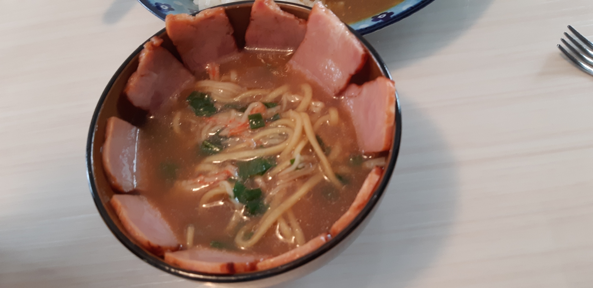 切らずにミニチャーシュー麺