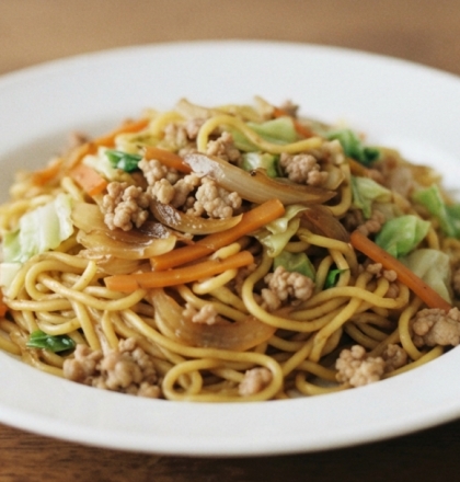豚ひき肉とキャベツ人参玉ねぎの焼きそば