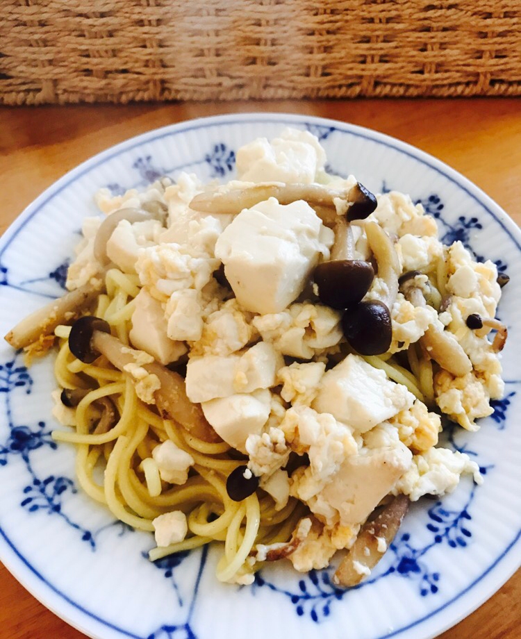 しめじと豆腐の卵炒めのせ焼きそば