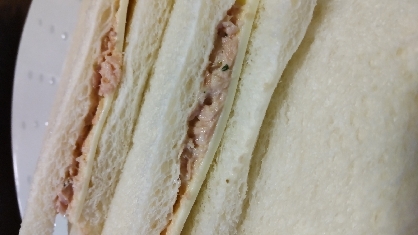 ツナマヨとチーズのサンドイッチ