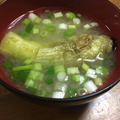 普通にナスを入れたお味噌汁も好きだけど、焼き茄子が入ったお味噌汁はまた一味違っていいですね！！
ごちそうさまでした(*^^*)