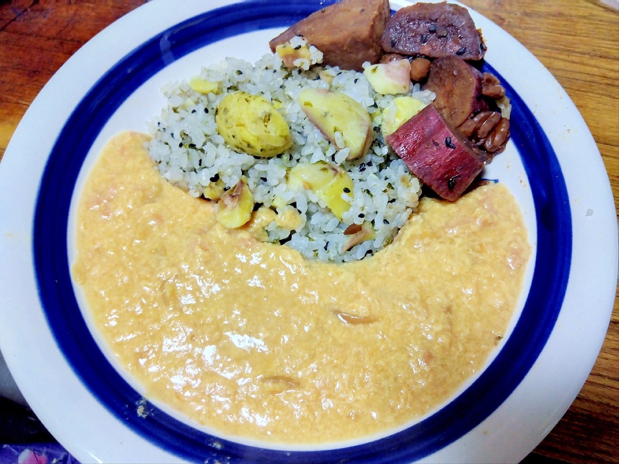 胡桃さつまいも&栗ゴマ飯の卵ソースかけオムライス風