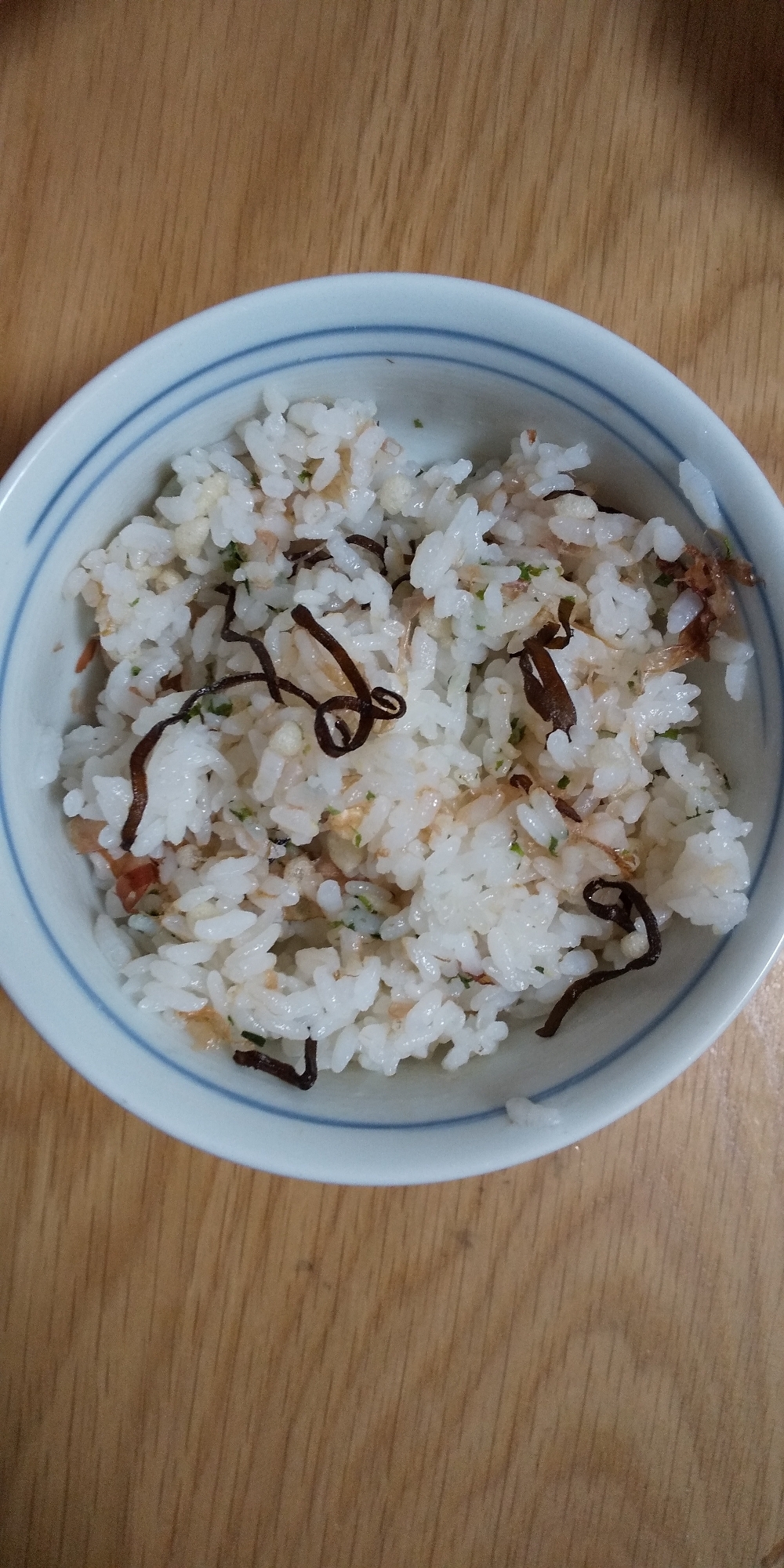 かつお節と塩昆布天かすの混ぜご飯