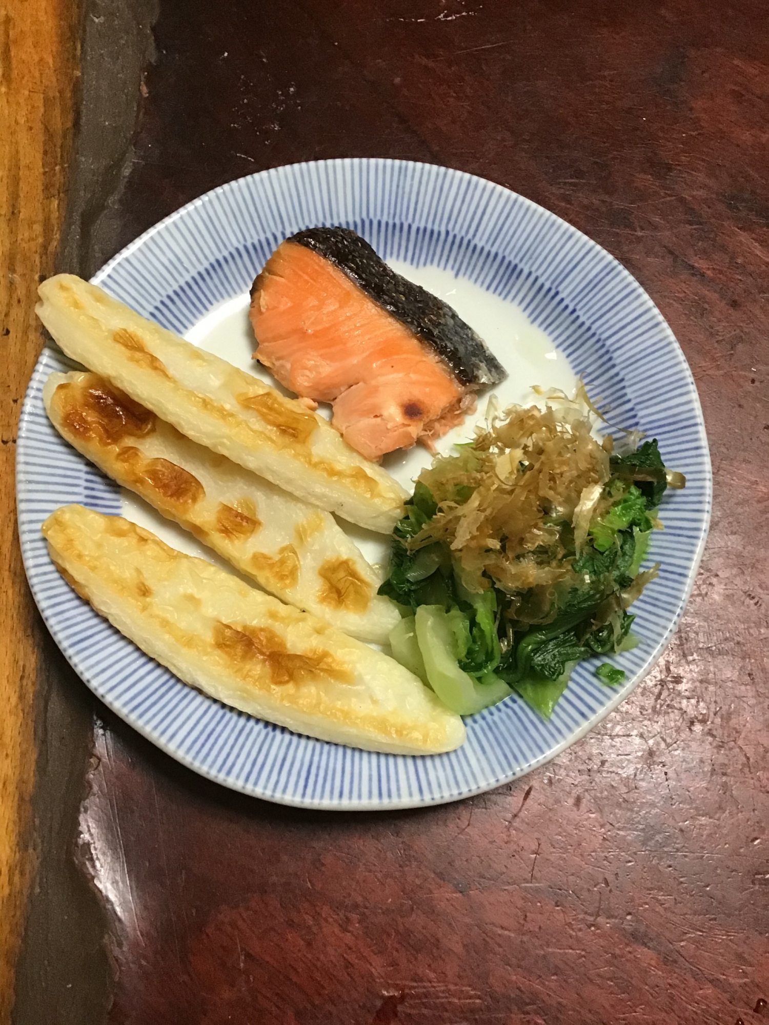 炙りチーズ入り笹かまと焼き鮭とチンゲン菜のお浸し