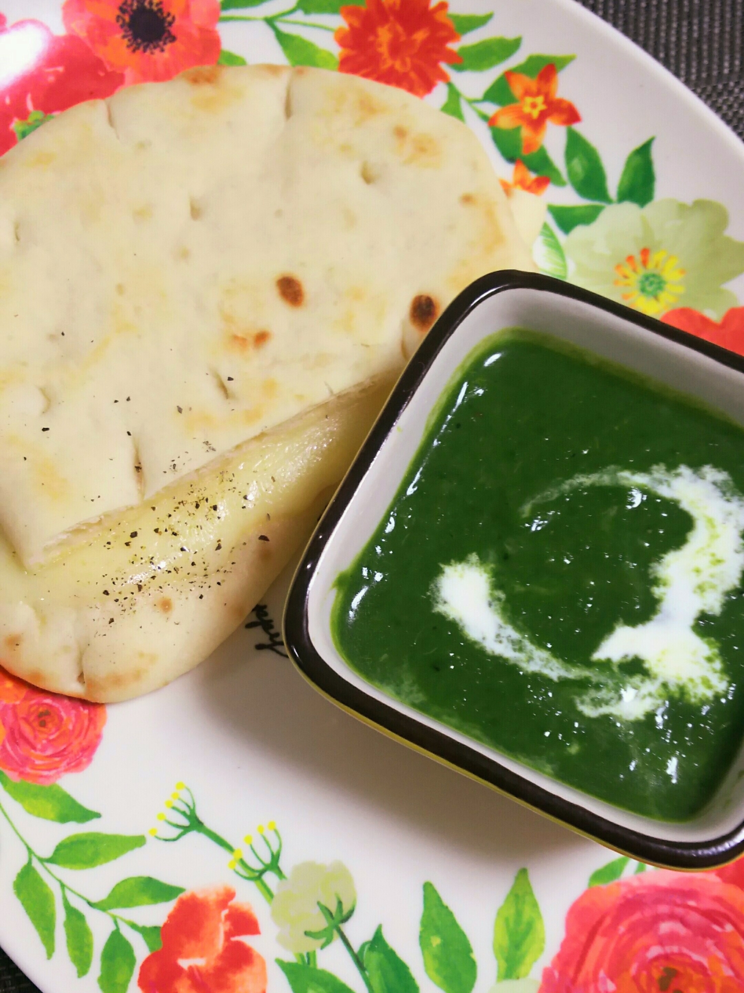 ルーでお手軽☆緑色のインドカレー(サグカレー)
