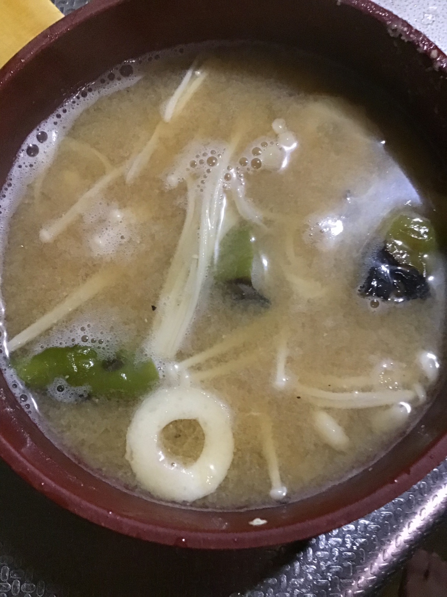 チクワと甘長唐辛子とエノキの味噌汁。