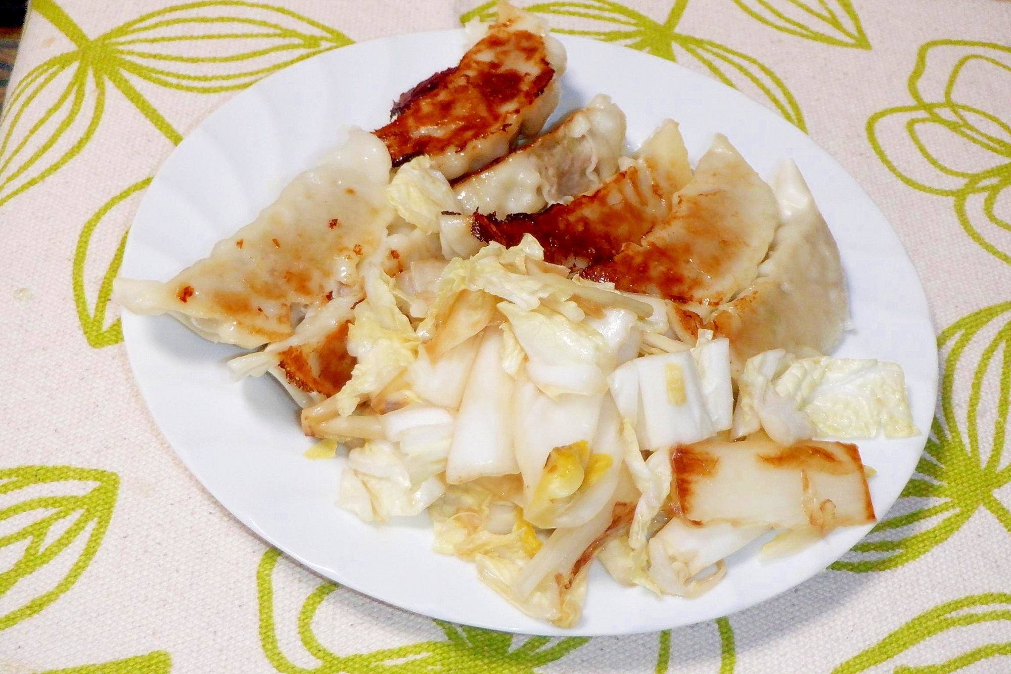 焼き餃子と白菜のオイスターソース炒め