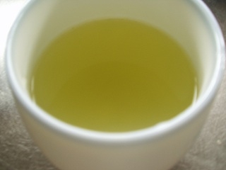 紅茶を買って生姜を入れてましたがいつも飲んでる緑茶に生姜を入れても良い事を知りこれからの時期にあたたまれますね＾＾。