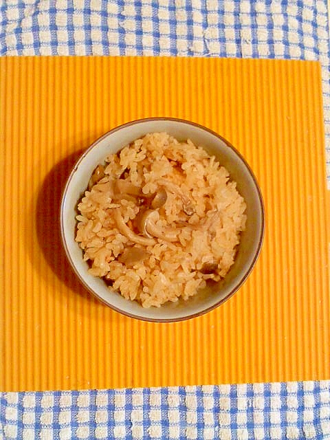 鮭フレークとシメジの炊き込みご飯♪