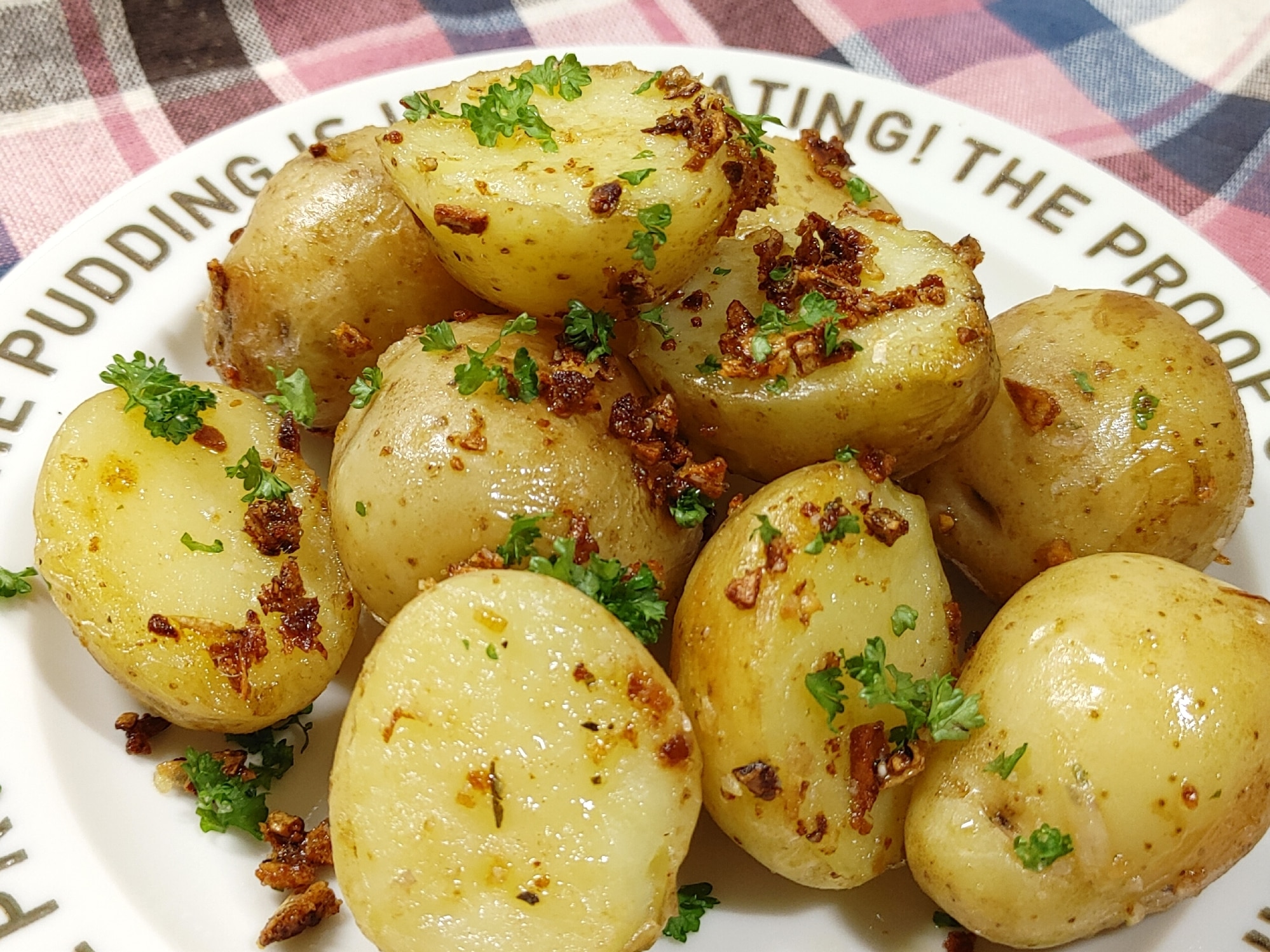 ジャガイモが作ったもの ストウブDe〜新じゃが小芋のガーリック焼き レシピ・作り方 by