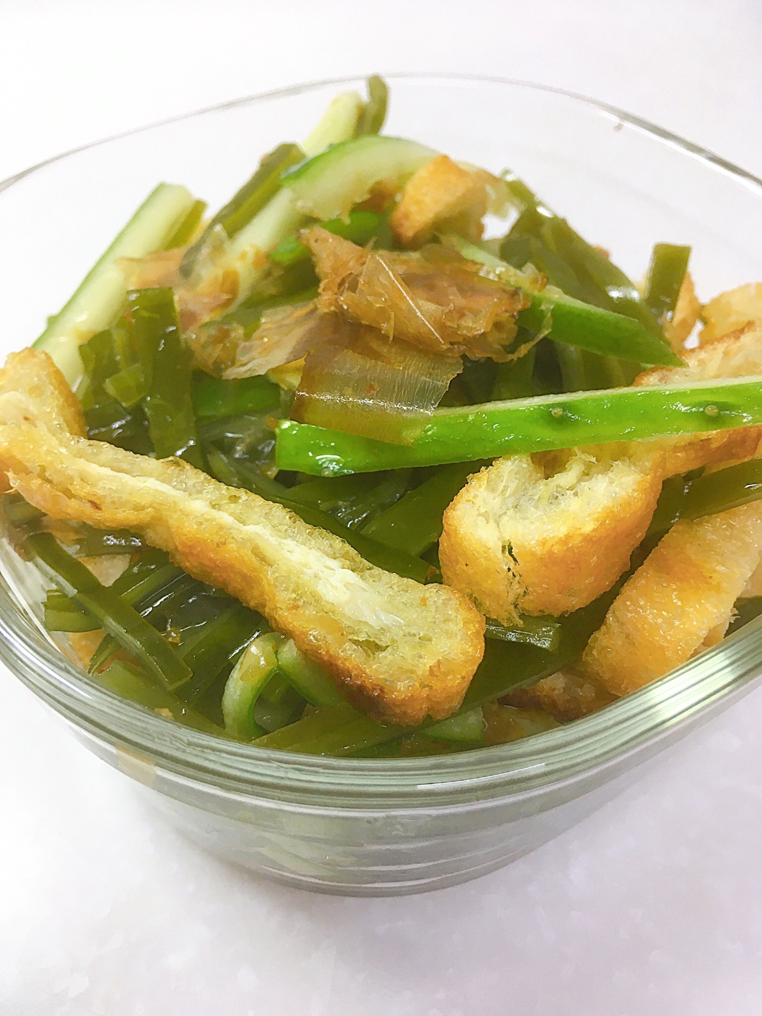 フルーツ酢を使った 茎わかめと焼きお揚げの酢の物 レシピ 作り方 By ヤスのり子 楽天レシピ