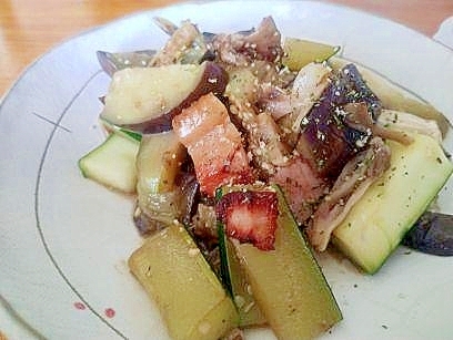 茄子・ズッキーニ・ベーコン・舞茸の ソテー