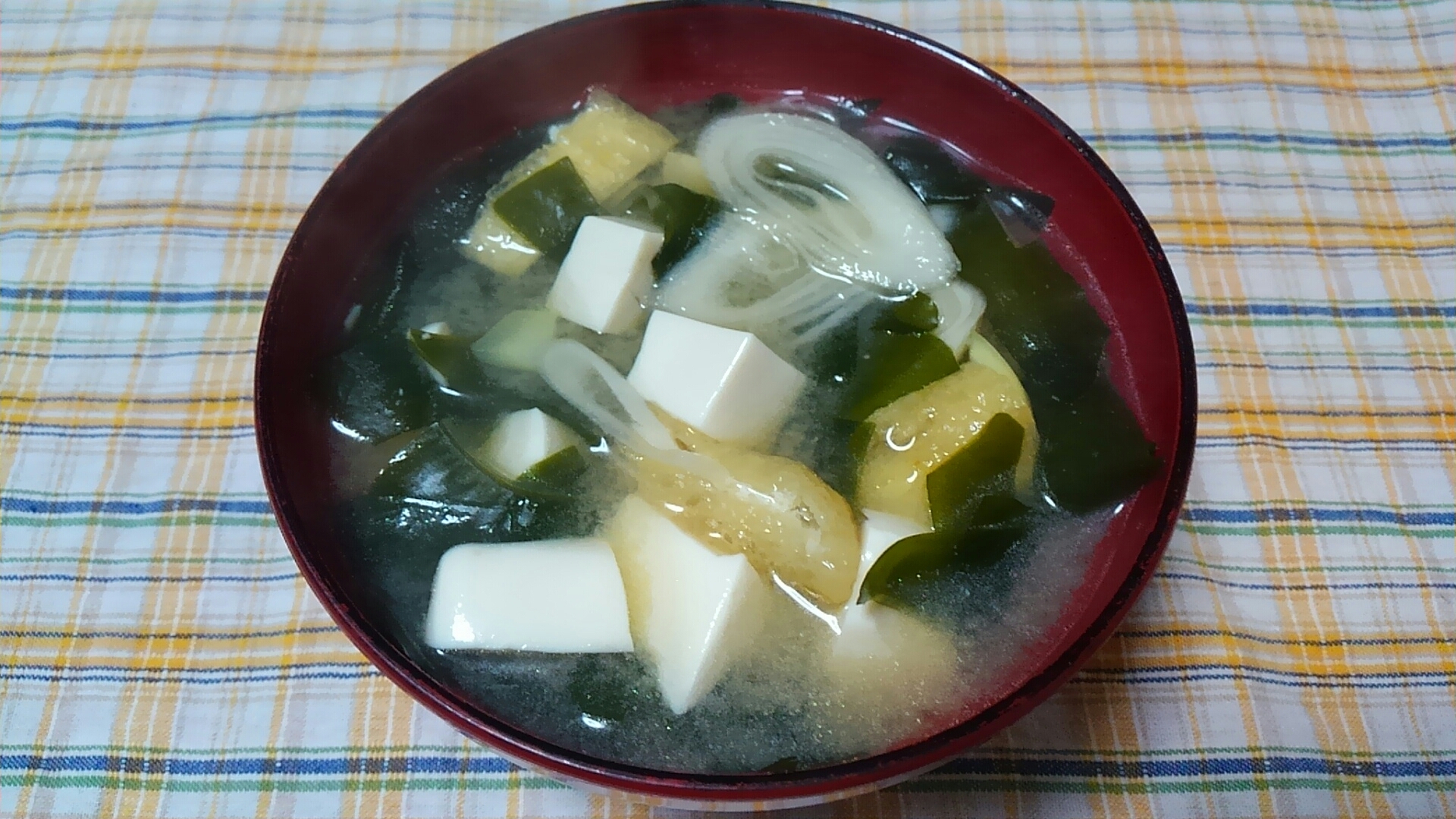 豆腐とワカメと油揚げと長ネギの味噌汁☆