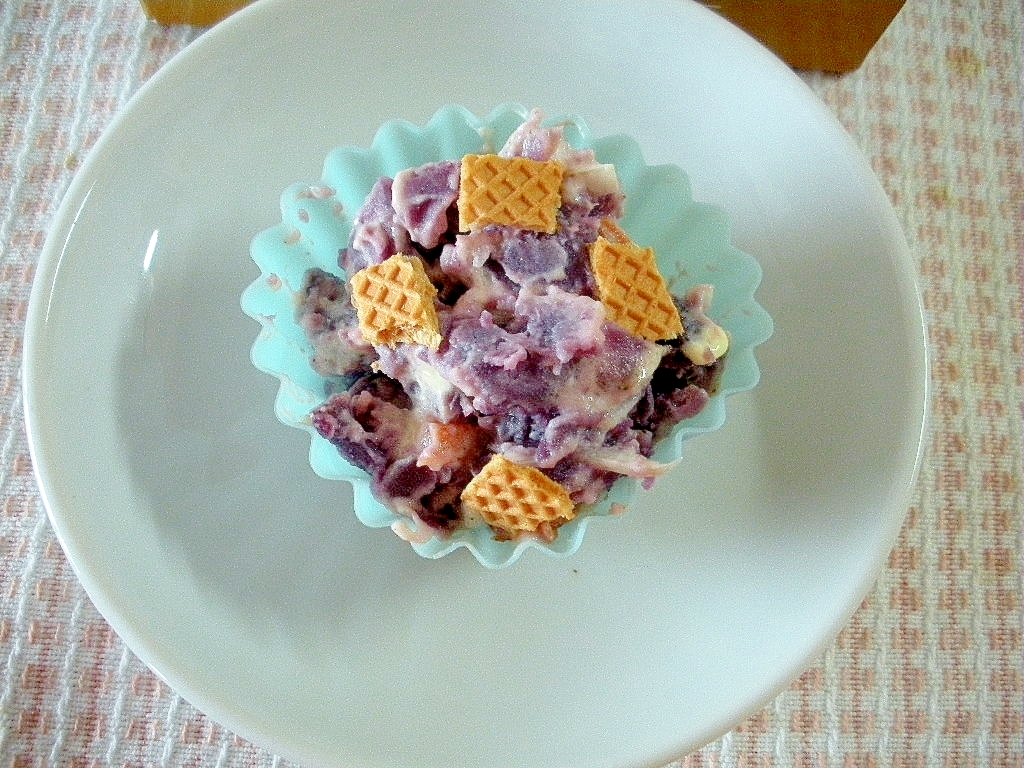 紫イモと大麦クラッカーのサラダ