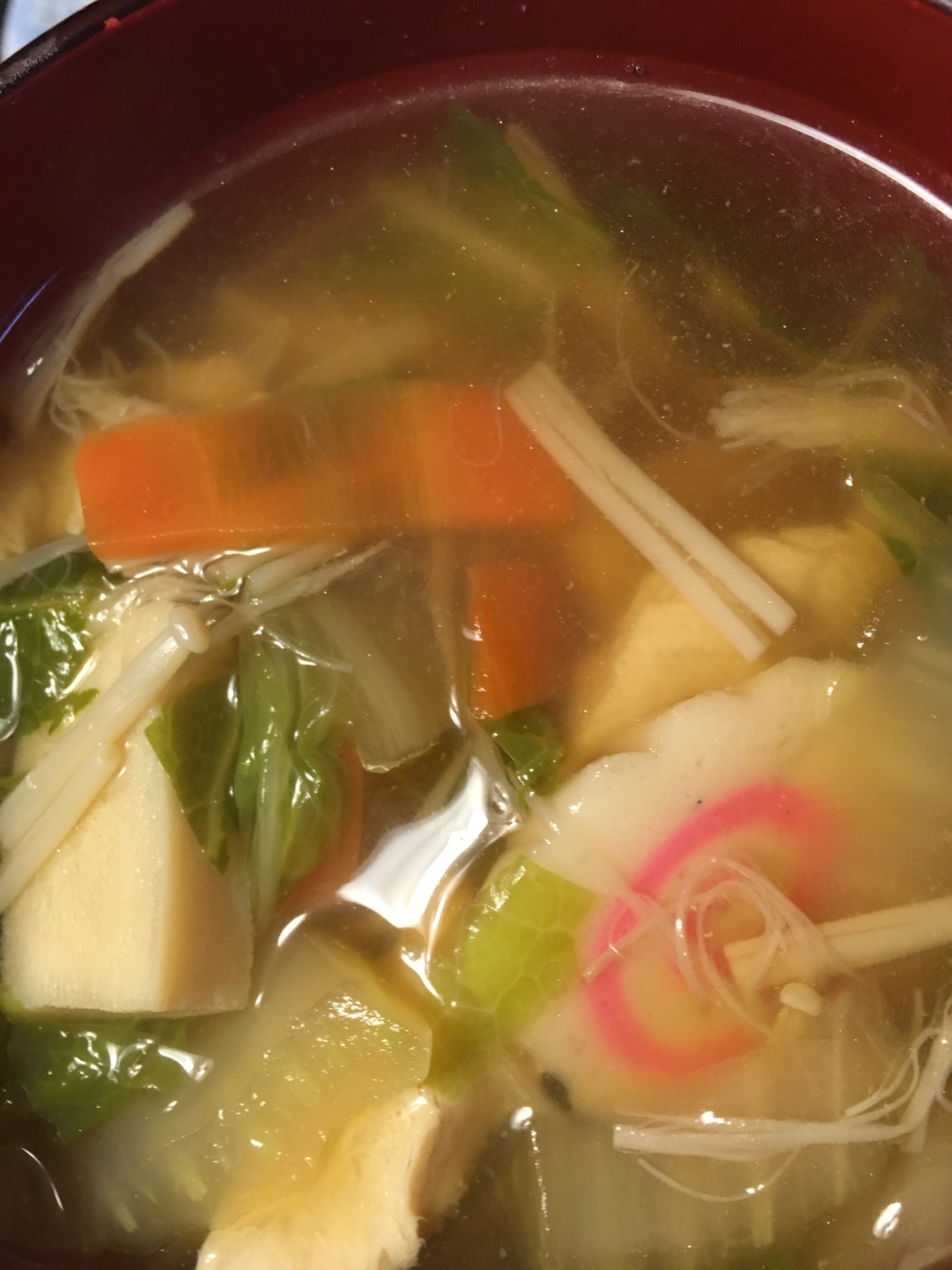 なるとと鶏肉と高野豆腐と野菜のお雑煮