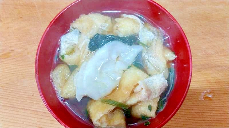 冷凍餃子法蓮草油揚げのスープ