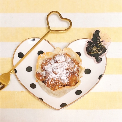 おやつに♡餃子の皮で作るりんご入りカップケーキ