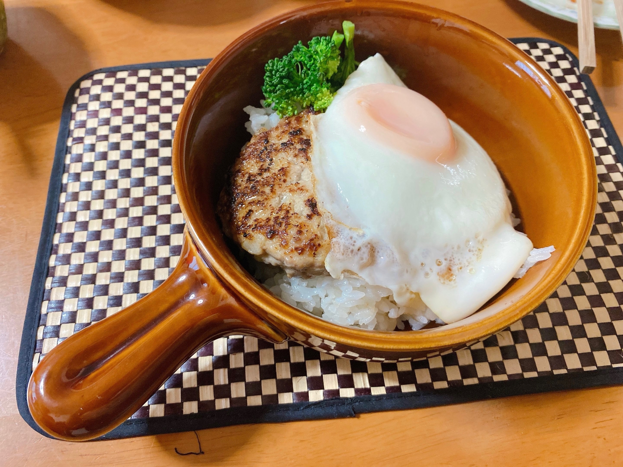 夜ご飯の余ったハンバーグでロコモコ風