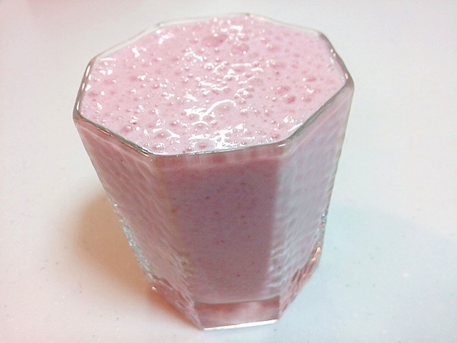 美的　冷凍苺とピーチゼリーのミルクジュース