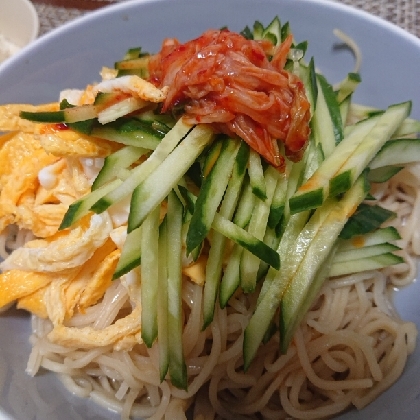 キムチがアクセントになってマンネリしてた冷やし中華が食べやすくなりました(^^)