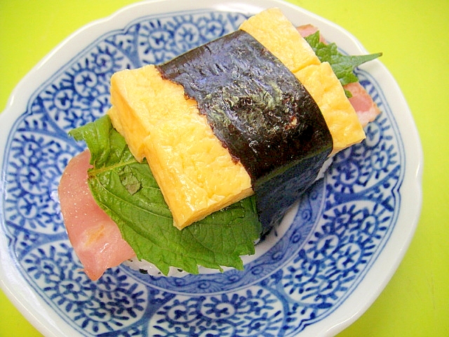 卵焼きとベーコン大葉のおにぎり