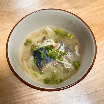 美味しい！男の手料理❤サバの水煮缶入り味噌汁♪